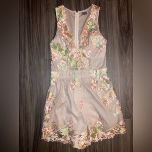 Hello Molly✨ floral romper - USA size 4 (AUS size 8)